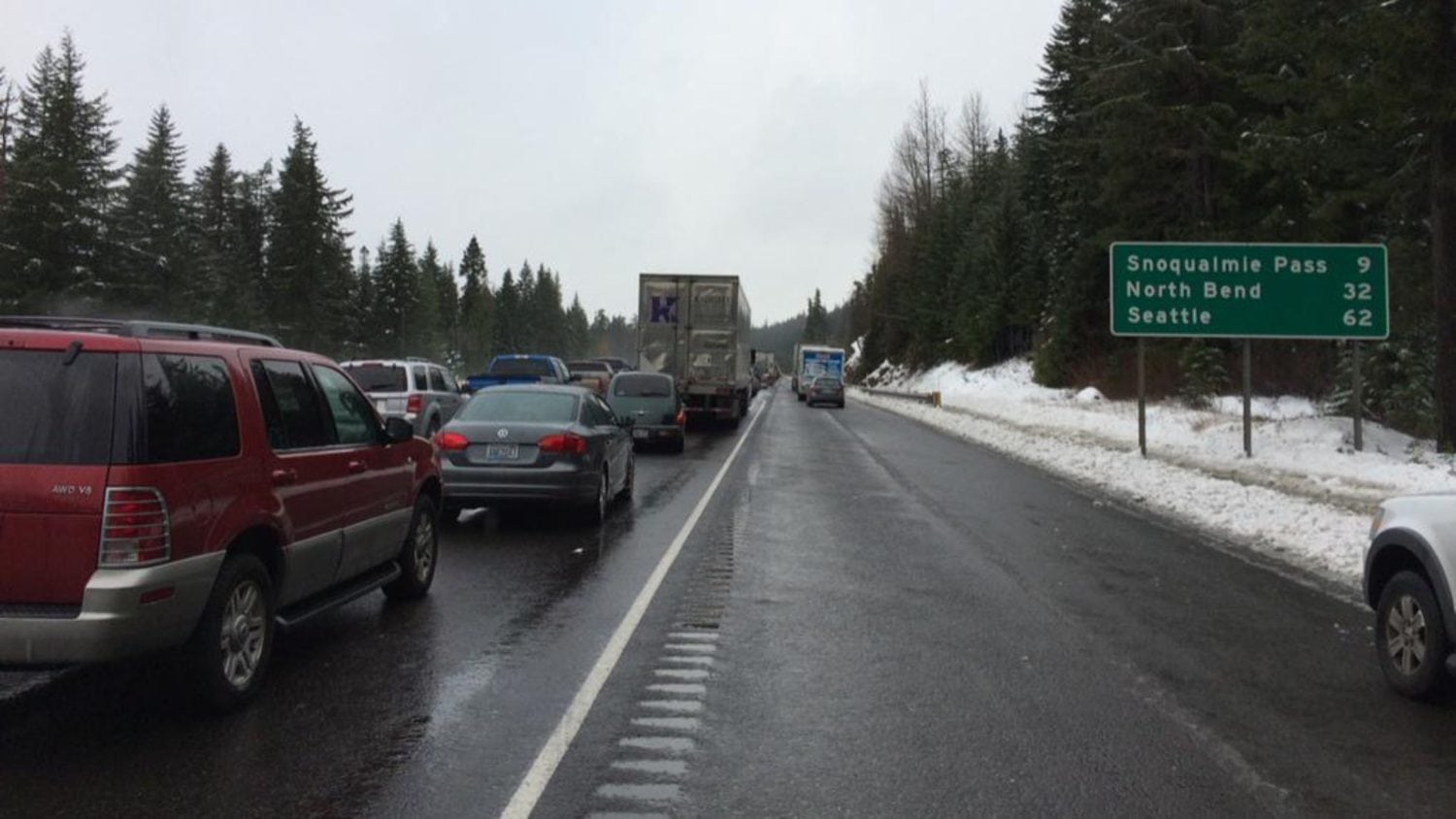 snoqualmie pass still closed