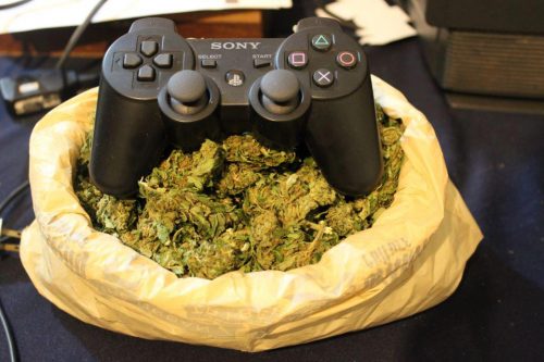 Try Smoking These Cannabis Strains While Gaming And It May Improve Your Performance