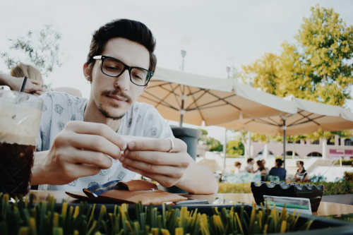 When To Use Rice Papers vs Hemp Papers For Rolling Joints