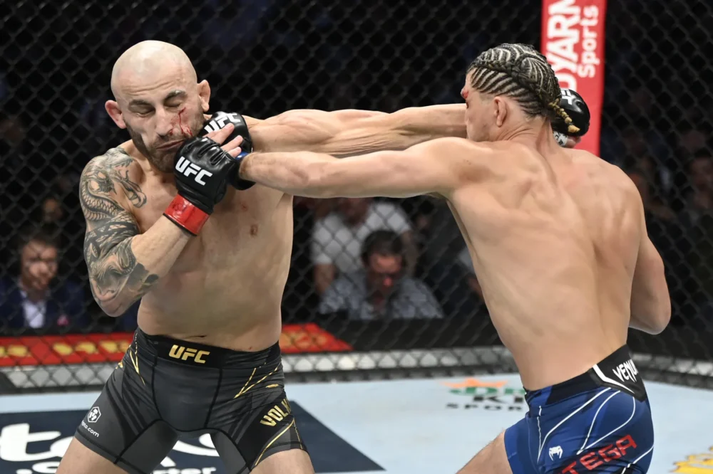 UFC featherweight champion Alexander Volkanovski and Brian Ortega engaged in an all-time classic fight at UFC 266.