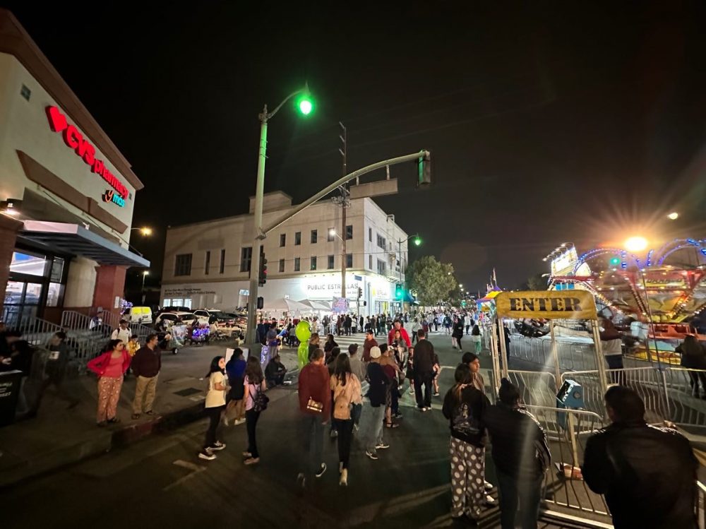 Public Estrellas hosts a bazaar which welcomes the Lincoln Heights community. 