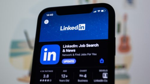 Why Budtenders Should Be On LinkedIn — Not Just Instagram Photo by Shutter Speed on Unsplash