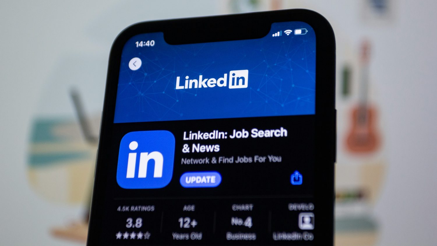 Why Budtenders Should Be On LinkedIn — Not Just Instagram Photo by Shutter Speed on Unsplash