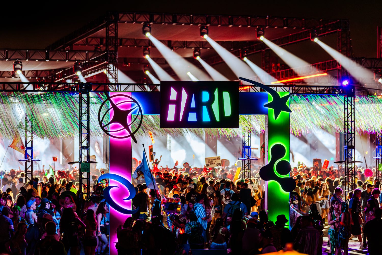 The Best Sets, Outfits, and Energy From HARD Summer 2025 in Inglewood -- Photo by Jamal Eid