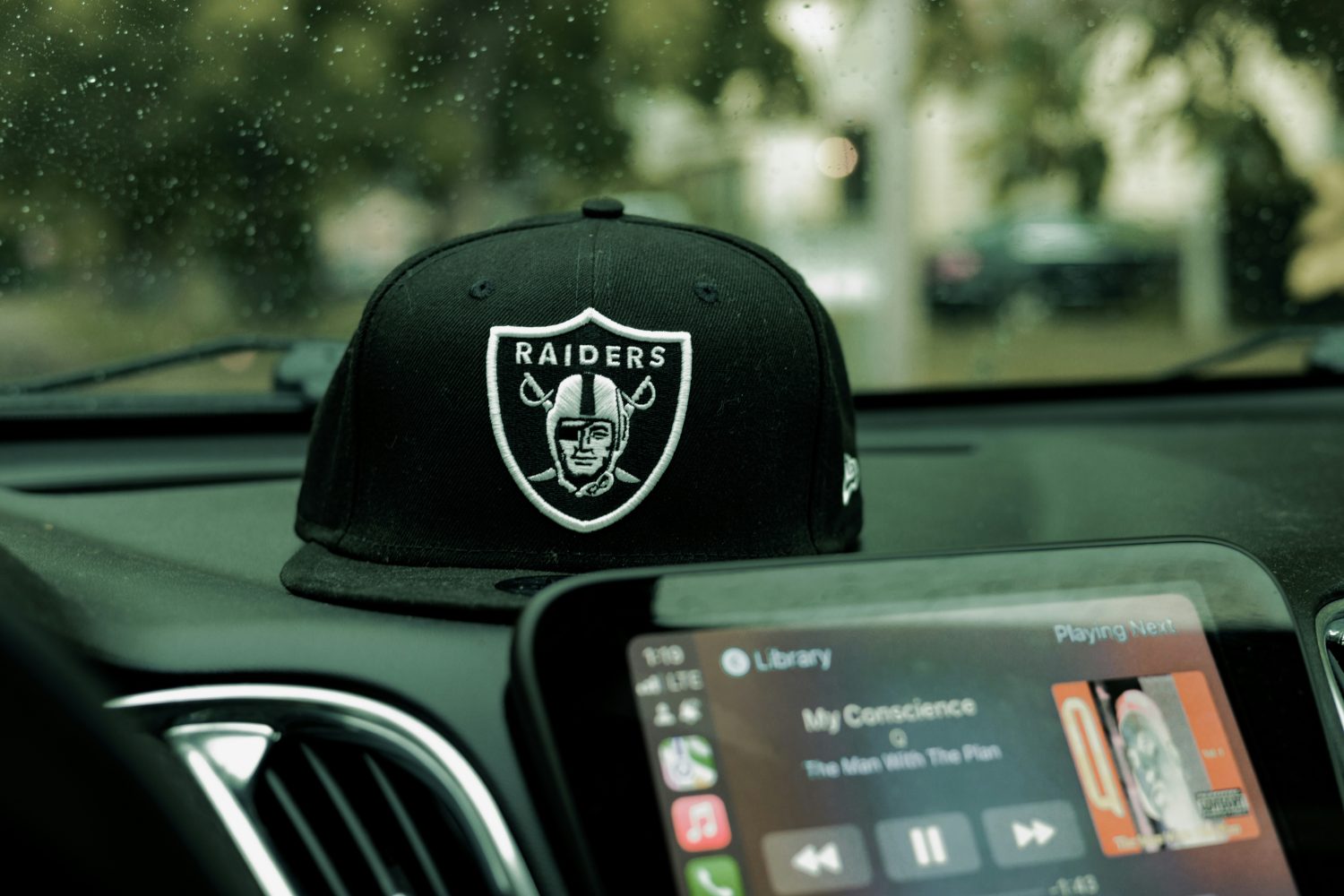 AI Predicts the Las Vegas Raiders 2025 Record With Geno Smith at QB----Photo by Bruno Guerrero on Unsplash