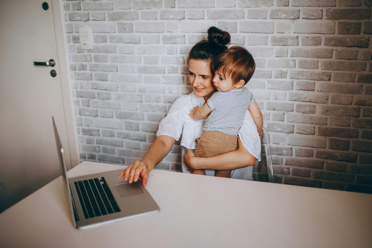 Busy Mom Essentials: No-Fuss Products That Do the Job Silently----Photo by Helena Lopes on Unsplash
