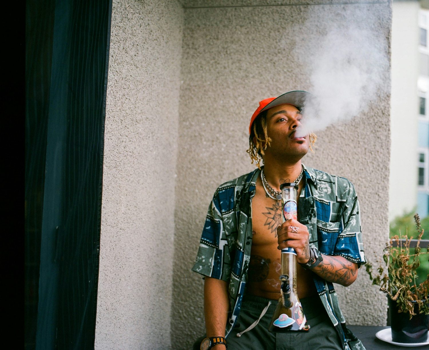 Exploring Different Types of Bongs: Beaker, Straight Tube, and Recycler----Photo by LexScope on Unsplash