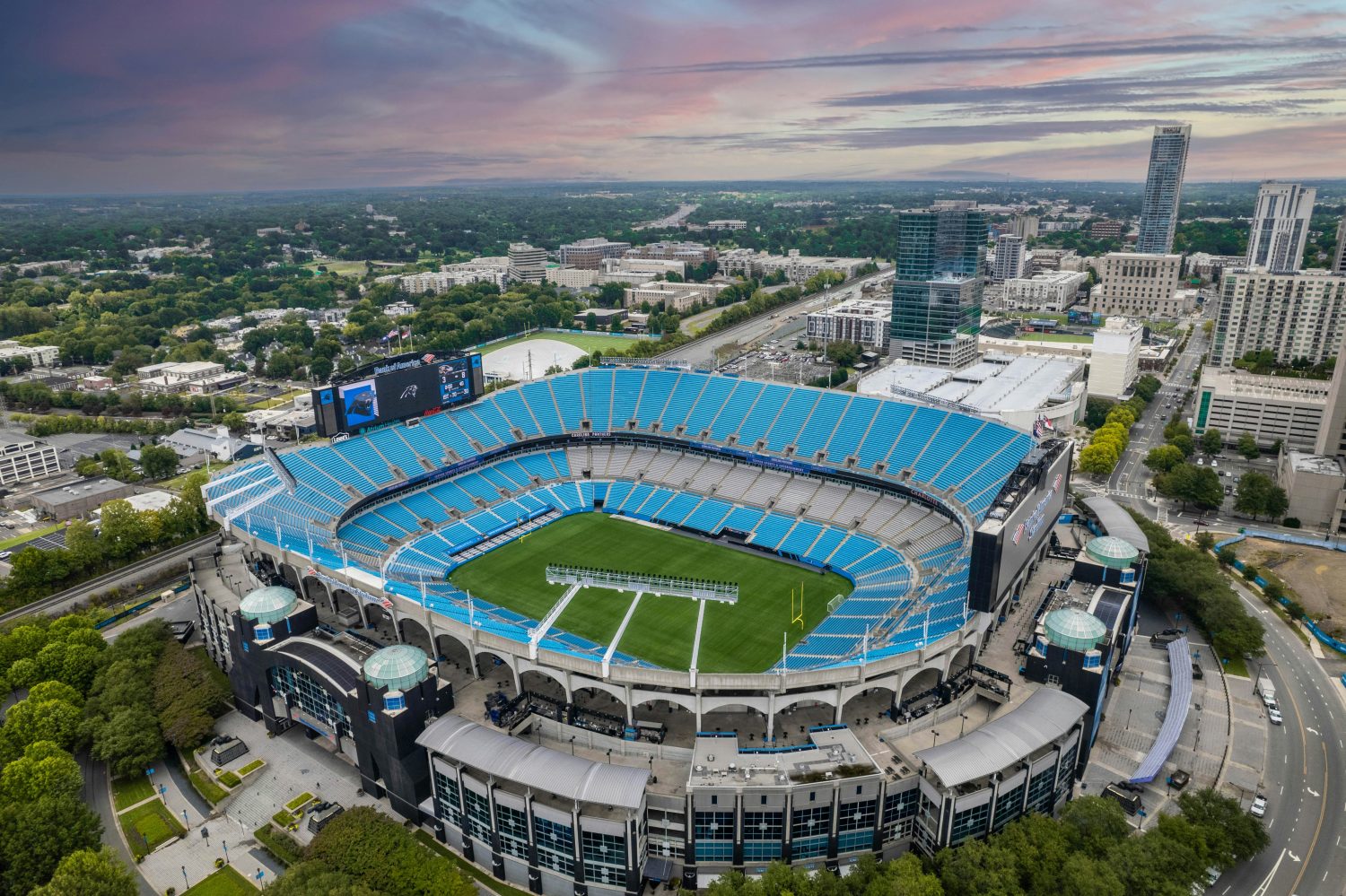Rookie Underdogs: NFL's Surprising Newcomers-----Photo by Zac Gudakov on Unsplash