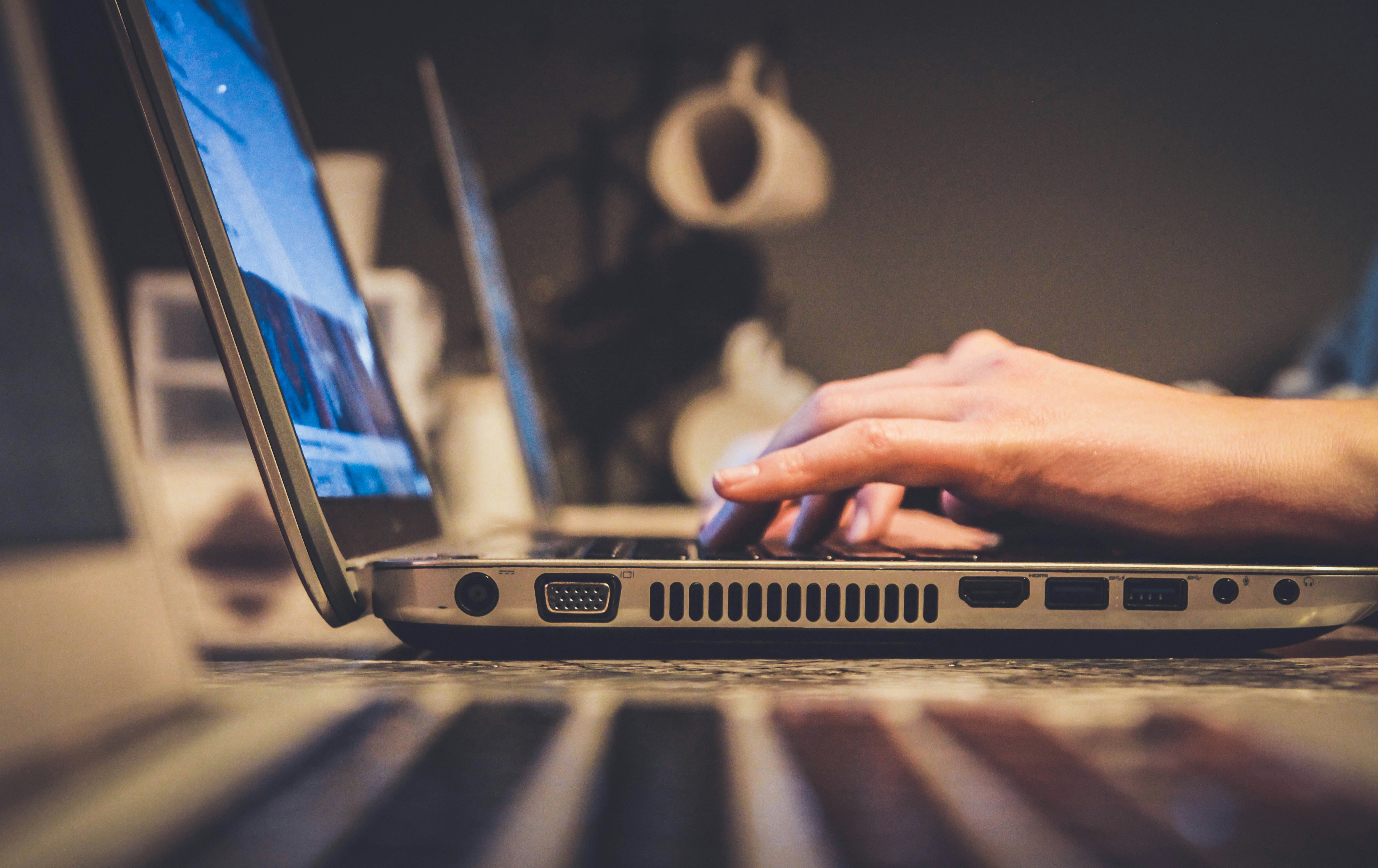 Social Interaction as a Core Element in Online Gambling -- Photo by John Y on Unsplash