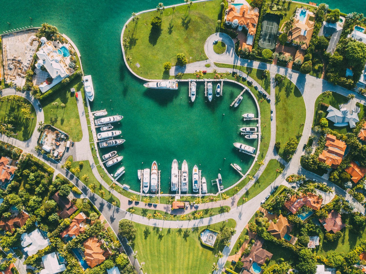 How to Save Money Traveling in 2025 Using Expedia and Travelocity---Photo by Josh G on Unsplash