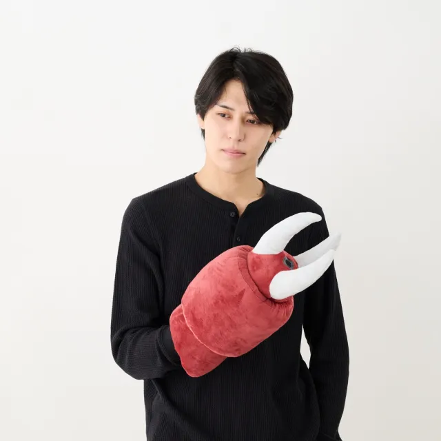 Gundam Unveils Char Aznable’s Z’Gok Plush Cushions With Wearable Claws